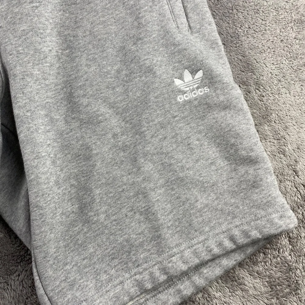 Adidas Originals Essential Trefoil Shorts Zip Pockets Mens Small Gray Fleece